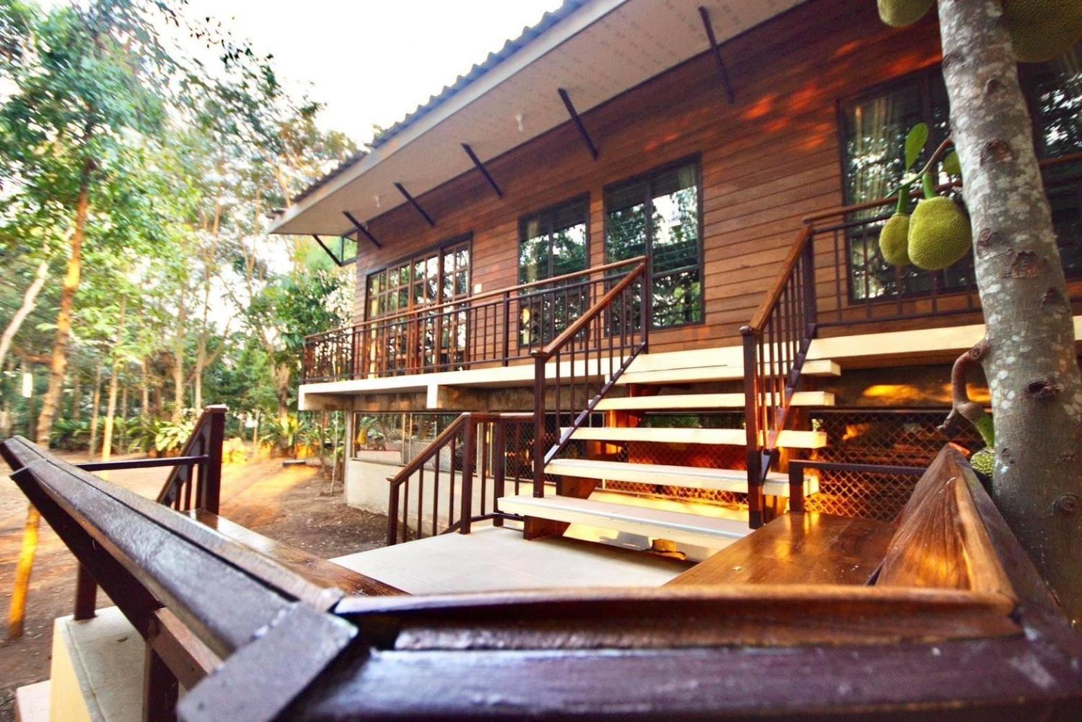 เรือนสารภี Apartment Phrae Bagian luar foto